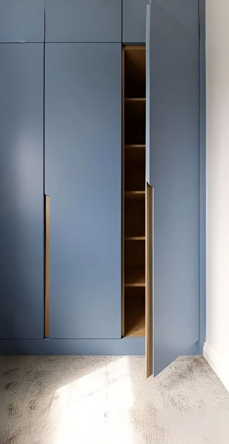 Hinged door wardrobe